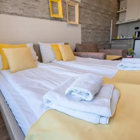 Alethea Lux Apartments, Milmari * קופאוניק