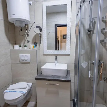 Alethea Lux Apartments, Milmari דירה *