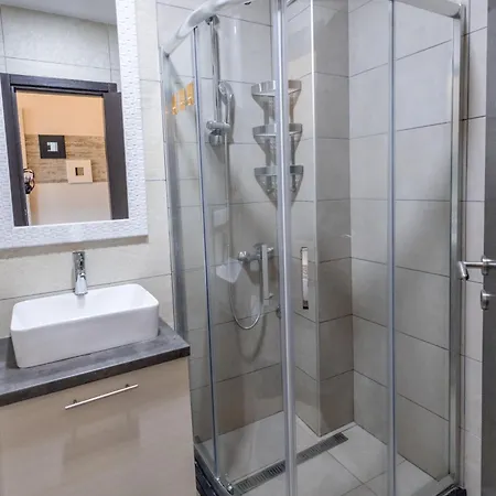 Apartment Alethea Lux Apartments, Milmari