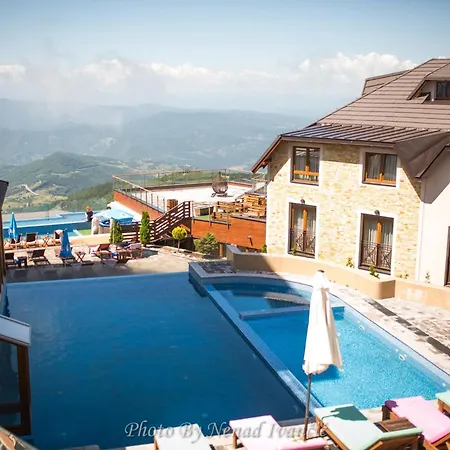 Alethea Lux Apartments, Milmari