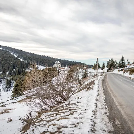 Alethea Lux Apartments, Milmari דירה